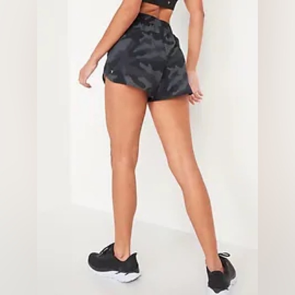 SOLD ON FB - 🆕 Old Navy Active camo shorts - Picture 5 of 9